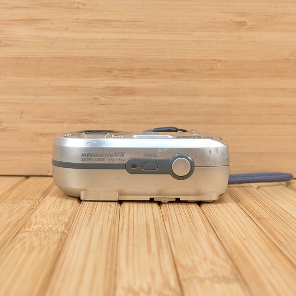 Vintage Sony Cyber-shot DSC-P43 4.1MP Digital Camera, Made in Japan - Picture 6 of 12